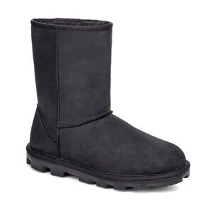 UGG Essential Short Leather Boot Sz 10 Black Water Resistant